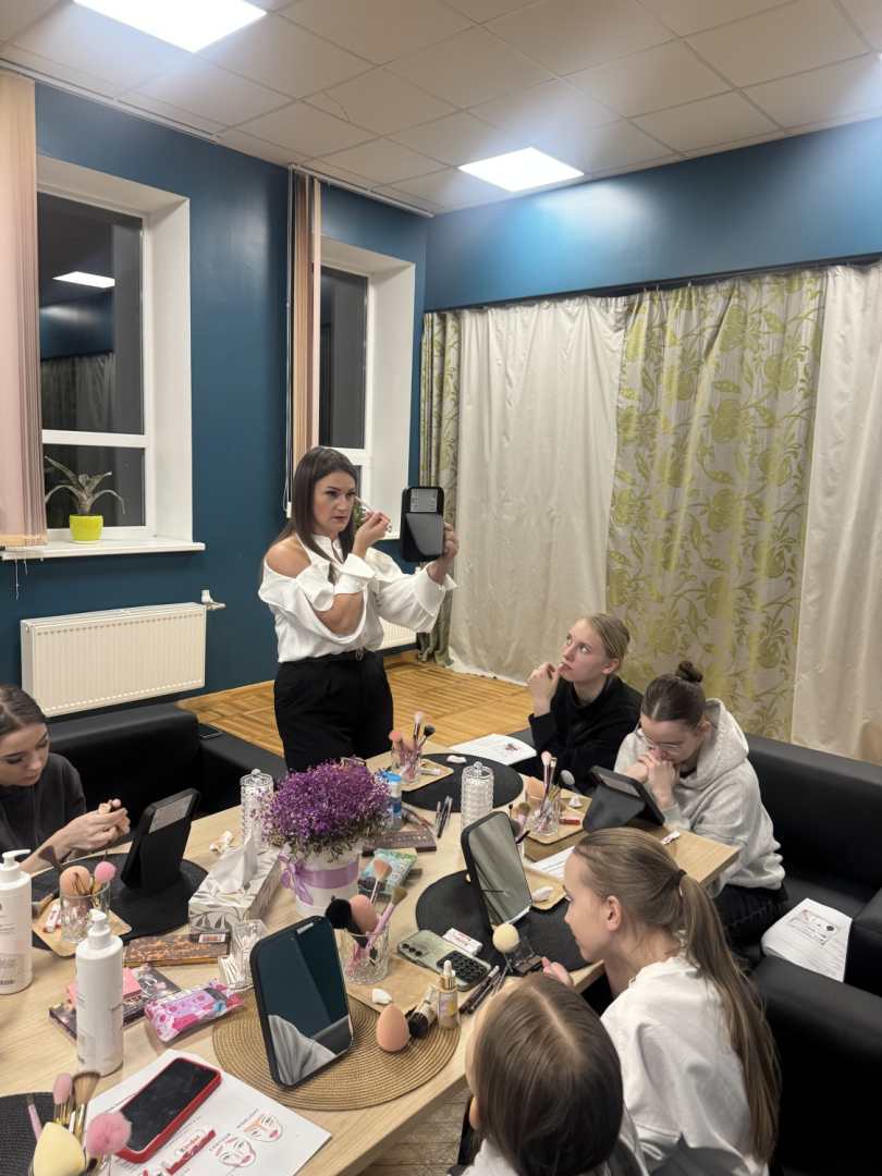 Meiteņu “GlowUp” vakari Preiļu novada Jauniešu centrā "ČETRI" un Riebiņu MJIC "Pakāpieni"