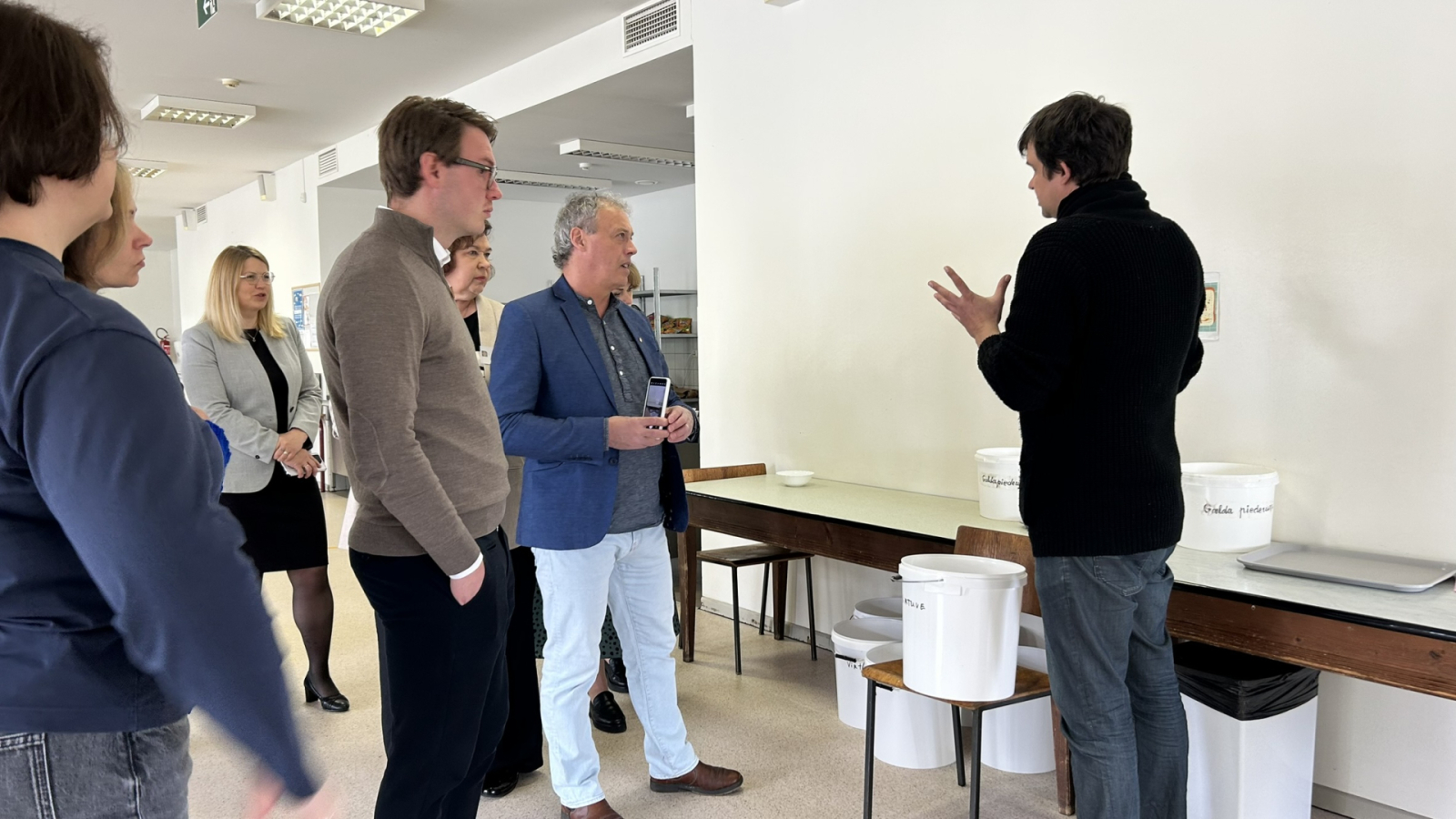 Projekta "Risinājumi pārtikas atkritumu samazināšanai skolu ēdnīcās" (projekta Nr. CB0600301) ietvaros projekta partneri no Igaunijas un Zviedrijas tiekas ar Preiļu novada pilotskolām un izglītības un zinātnes ministri Daci Melbārdi