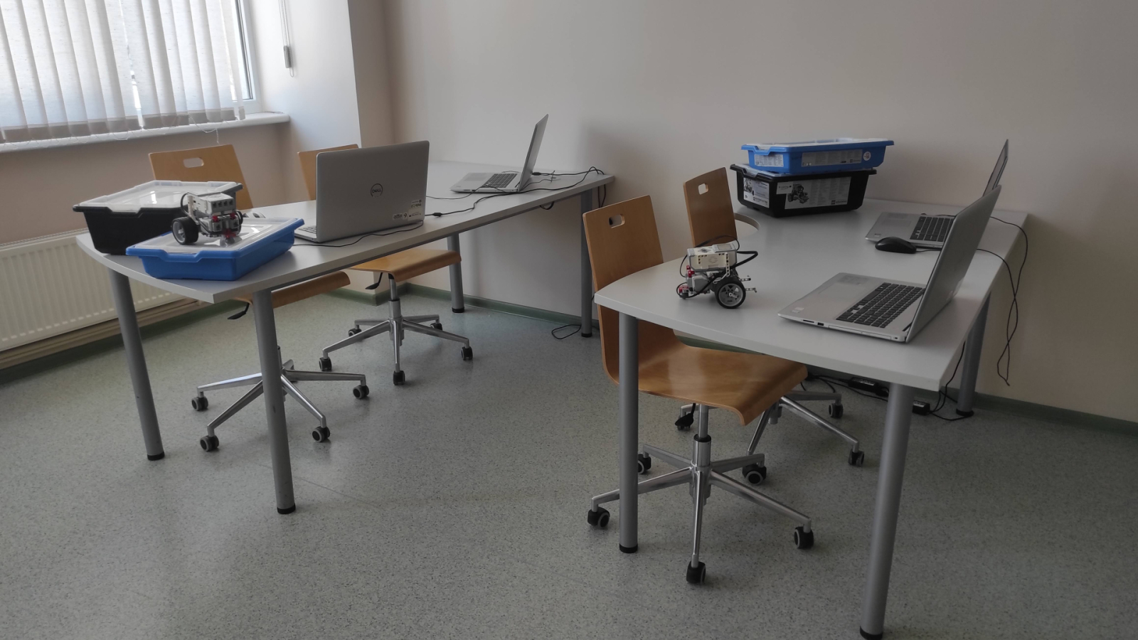 Latvijas bibliotēkām apjomīgs mēbeļu ziedojums