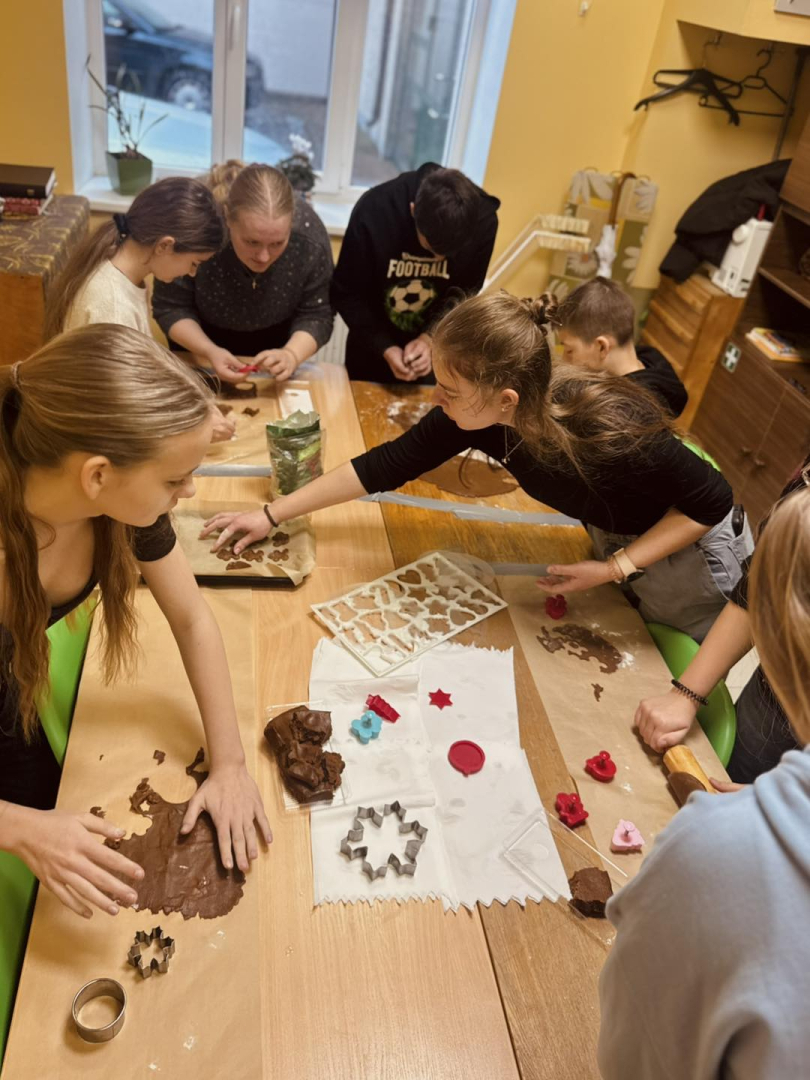 Ziemassvētku piparkūku darbnīcas Riebiņu MJIC “Pakāpieni”, Galēnu un Vārkavas pamatskolās