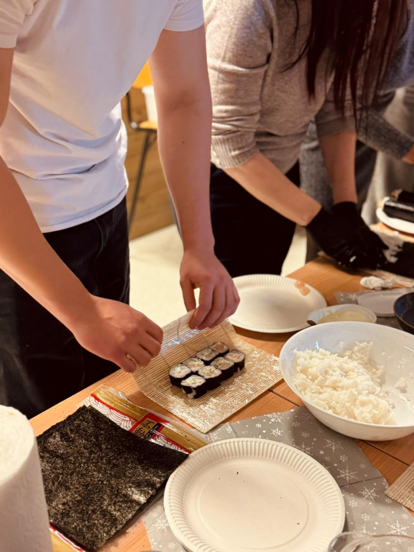 Ziemassvētku suši meistarklases jauniešiem Riebiņu MJIC "Pakāpieni" un Jauniešu centrā "Četri"