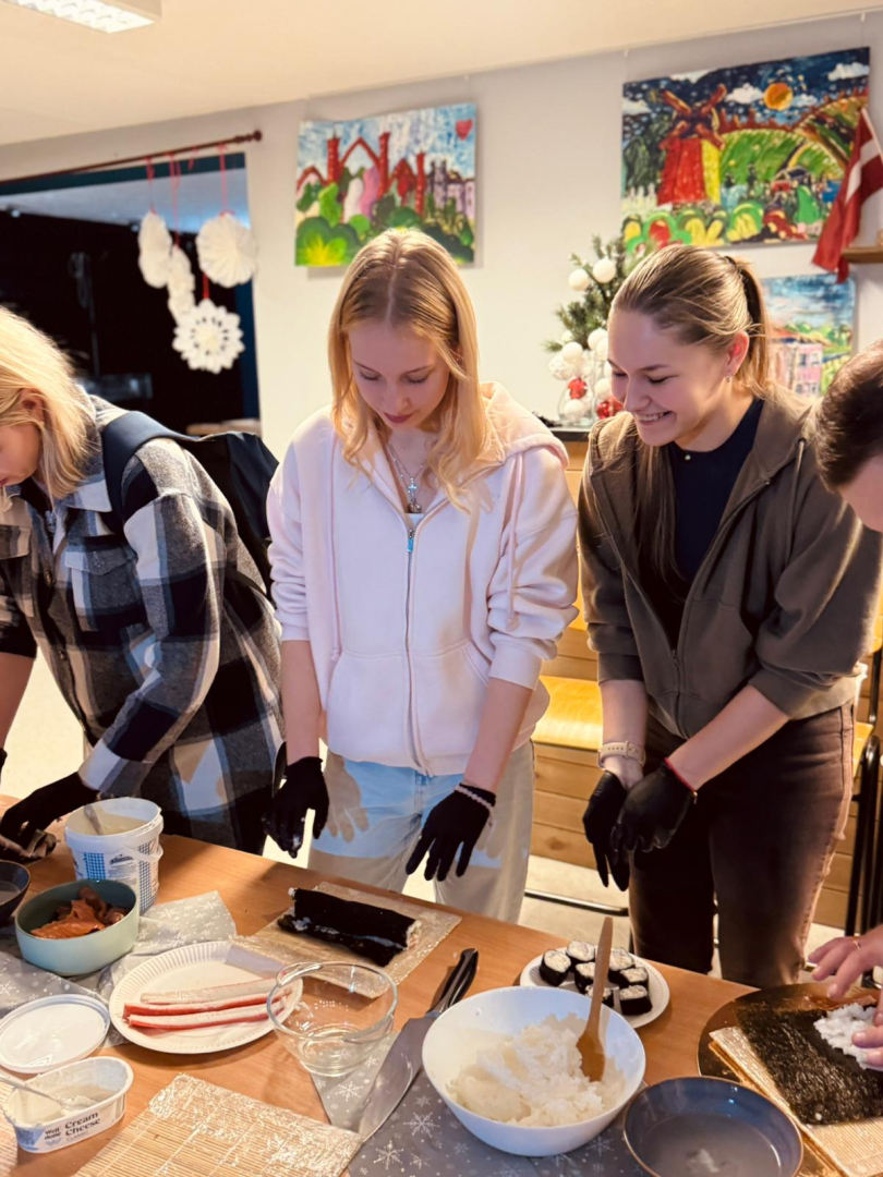 Ziemassvētku suši meistarklases jauniešiem Riebiņu MJIC "Pakāpieni" un Jauniešu centrā "Četri"