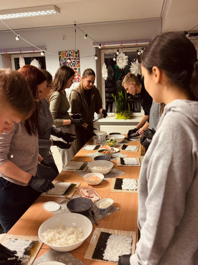 Ziemassvētku suši meistarklases jauniešiem Riebiņu MJIC "Pakāpieni" un Jauniešu centrā "Četri"