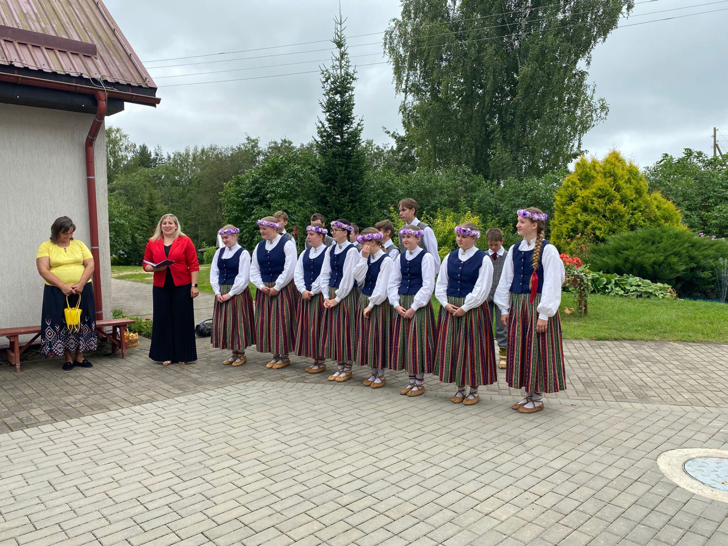 SAC "Aglona" ar koncertu viesojās Galēnu pamatskolas 7.-9. klašu tautas deju kolektīva bērni