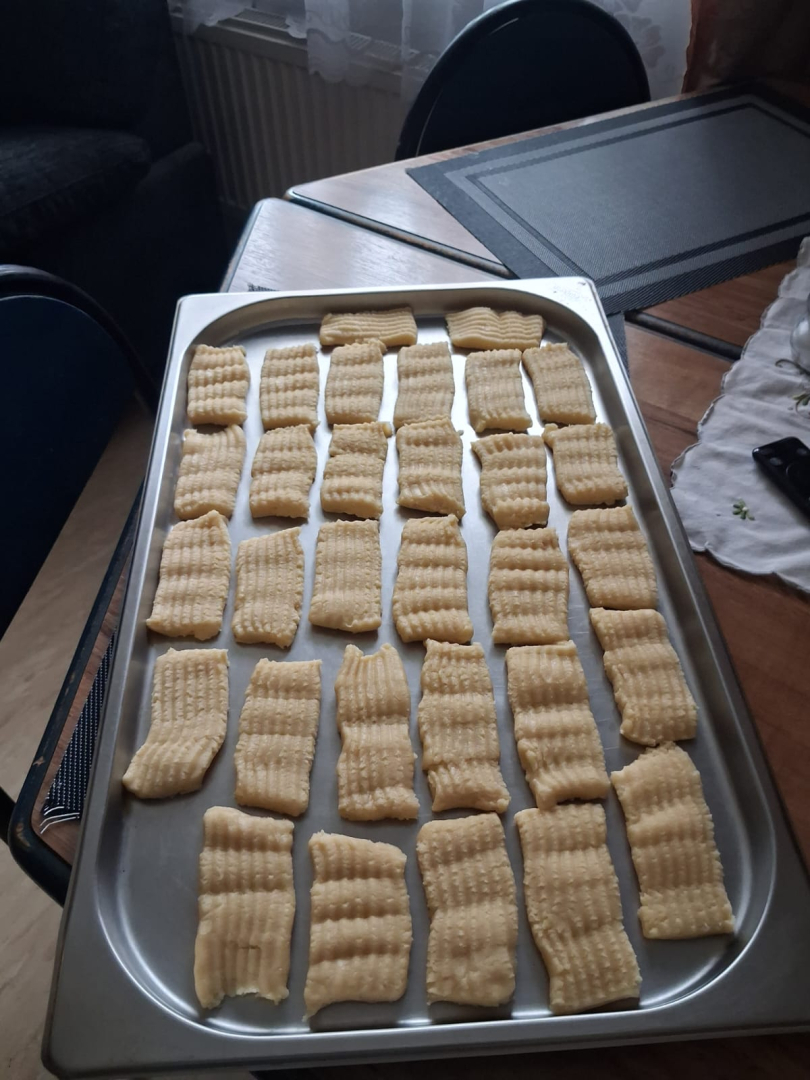 Mājīguma un bērnības garša: SAC "Aglona" klientes iepriecina ar pašu ceptiem cepumiem