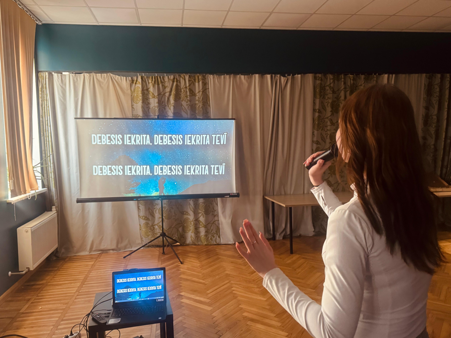 Jaunieši dzied un iedvesmo – karaoke vakari jauniešu centros “ČETRI” un “Pakāpieni”!