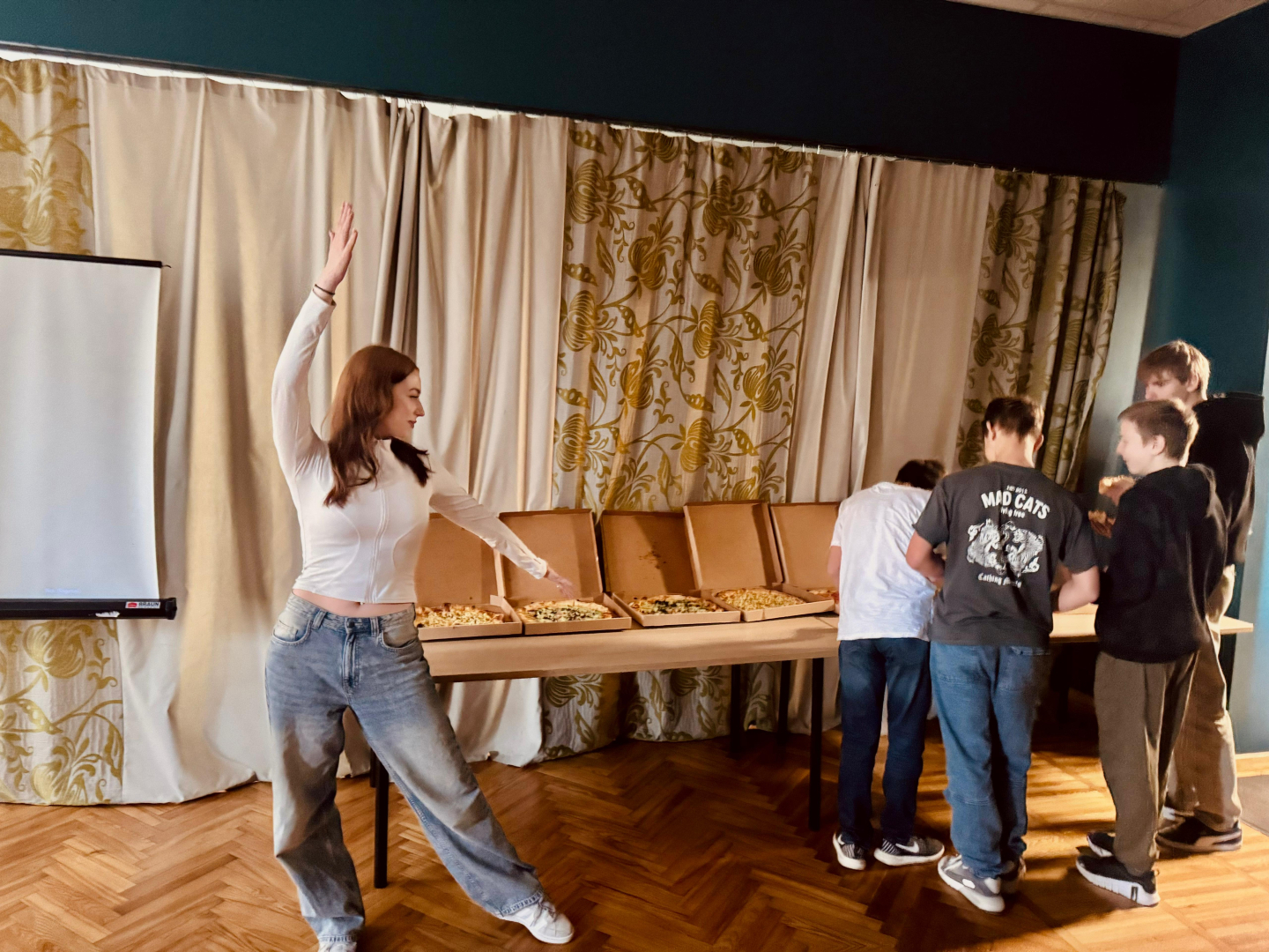 Jaunieši dzied un iedvesmo – karaoke vakari jauniešu centros “ČETRI” un “Pakāpieni”!