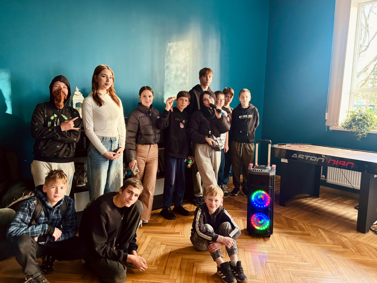 Jaunieši dzied un iedvesmo – karaoke vakari jauniešu centros “ČETRI” un “Pakāpieni”!