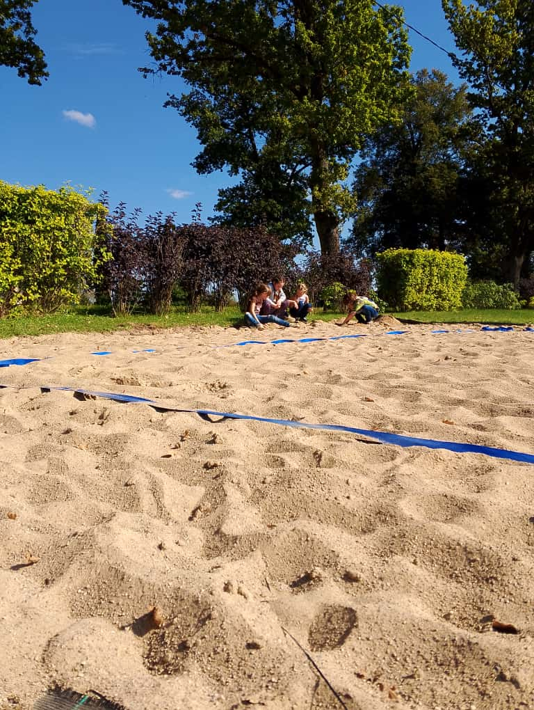 Pludmales volejbola laukums Galēnos