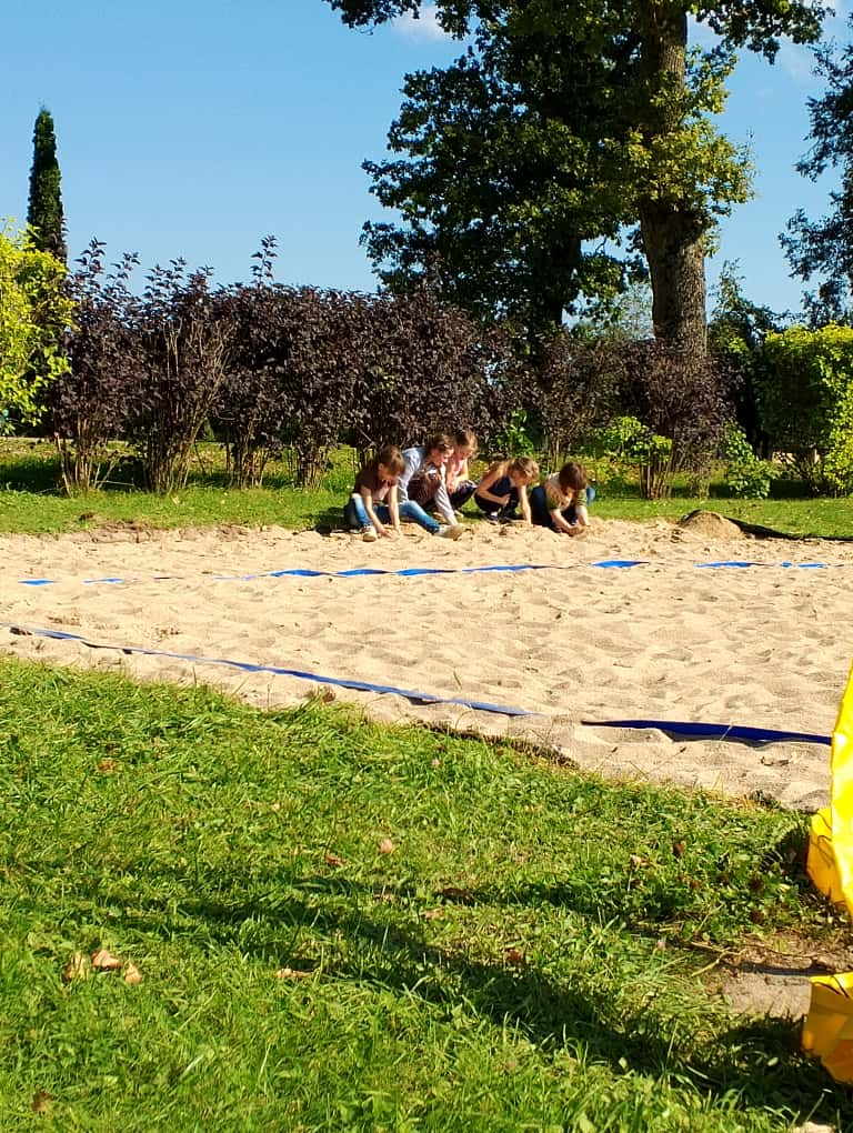 Pludmales volejbola laukums Galēnos