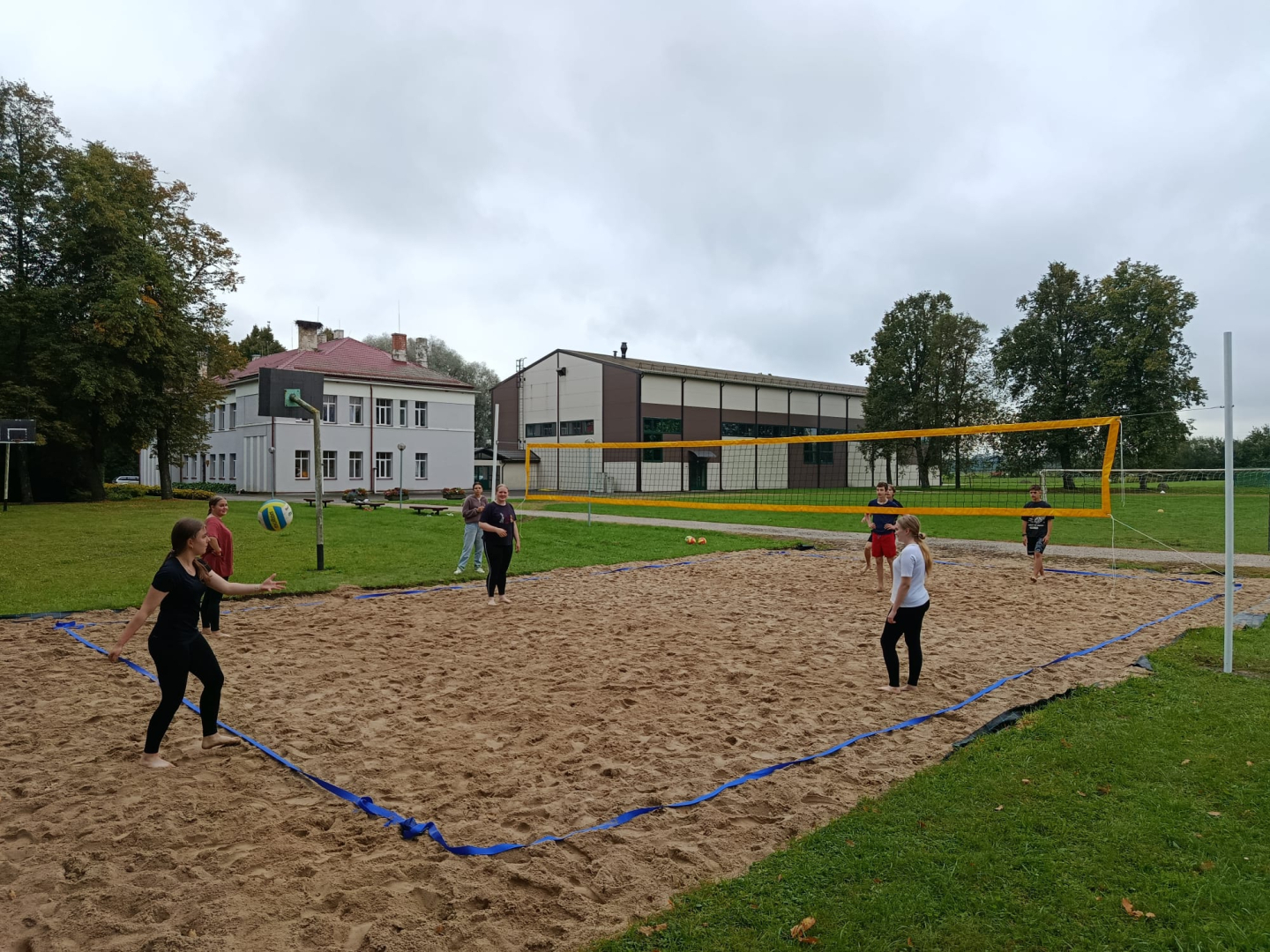 Pludmales volejbola laukums Galēnos