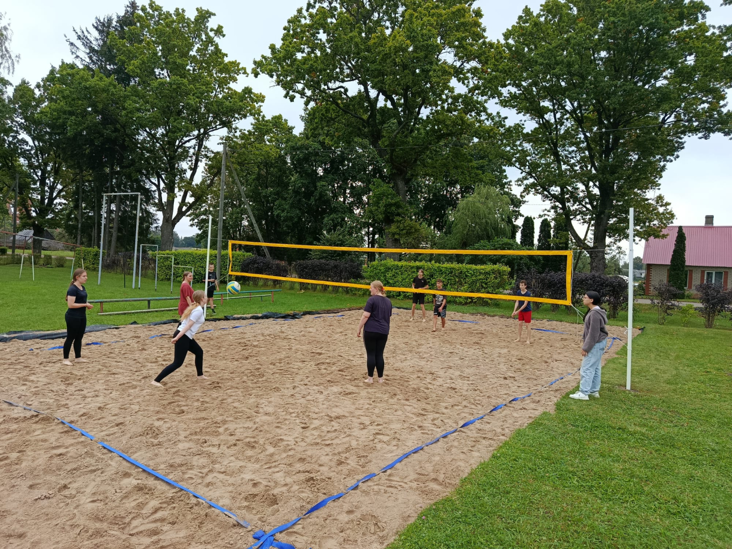 Pludmales volejbola laukums Galēnos