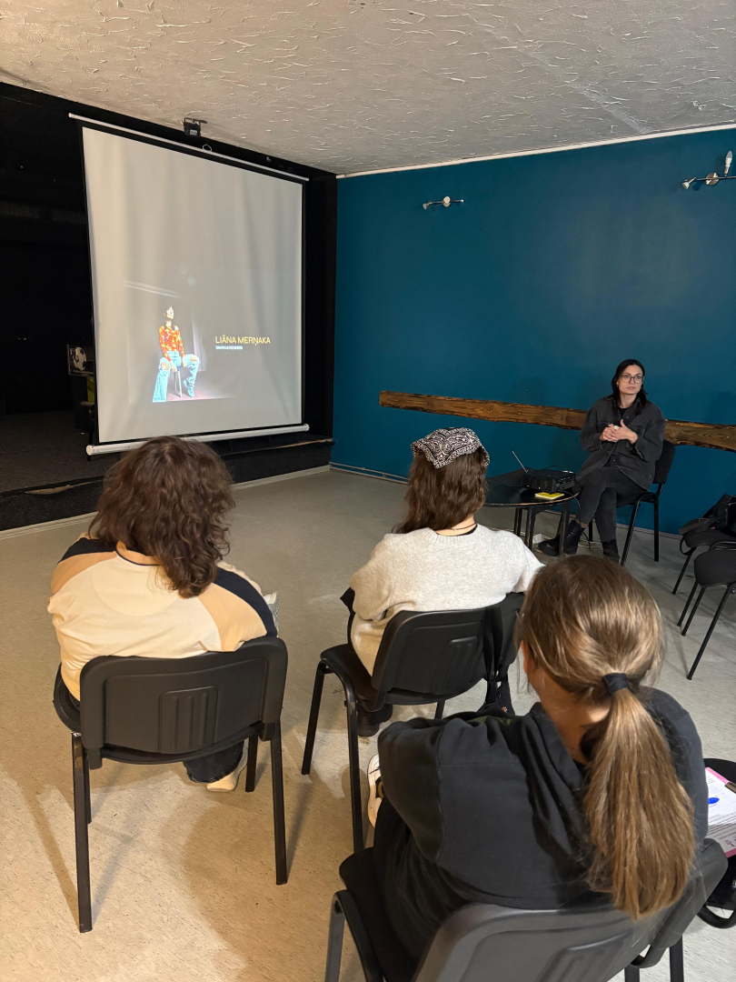 Preiļu novada jaunieši piedalās grafiskā dizaina meistarklasē