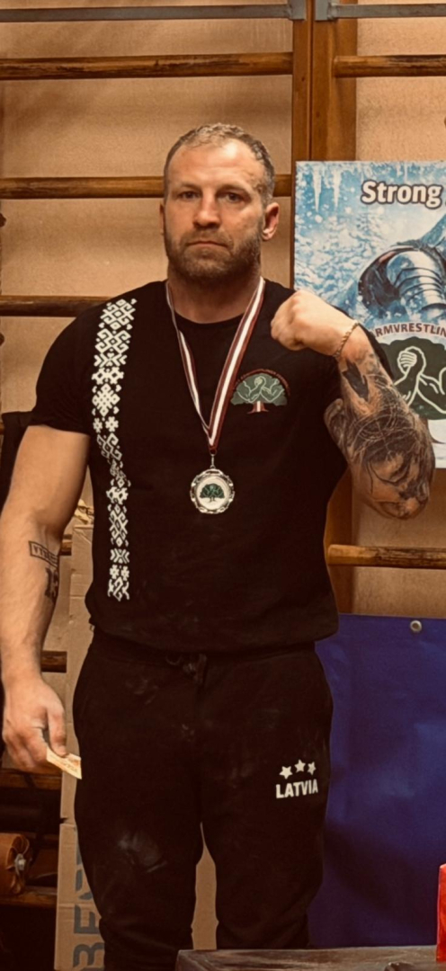 13Th Round armvrestleru panākumi Ziemassvētku turnīrā Rīgā