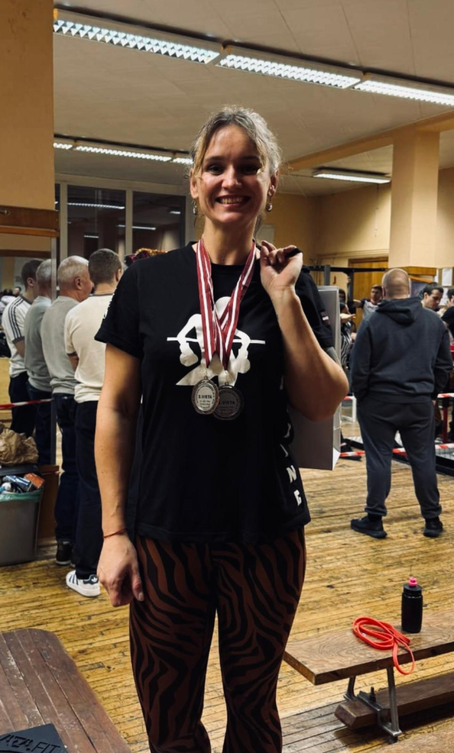 13Th Round armvrestleru panākumi Ziemassvētku turnīrā Rīgā