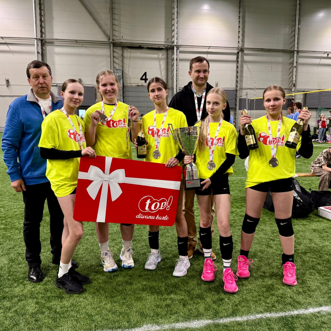 Preiļu 1. pamatskolas jaunajām volejbolistēm 2. vieta “top!” kausā