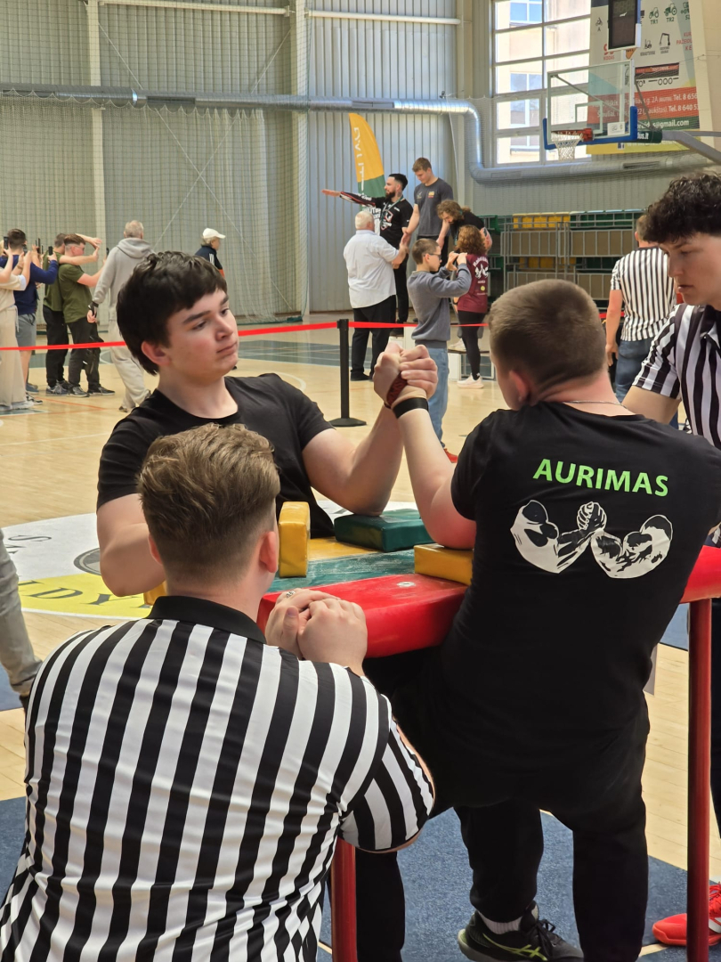 Mūsu armvrestleriem izcili panākumi starptautiskajā turnīrā “Radviliškis Cup”