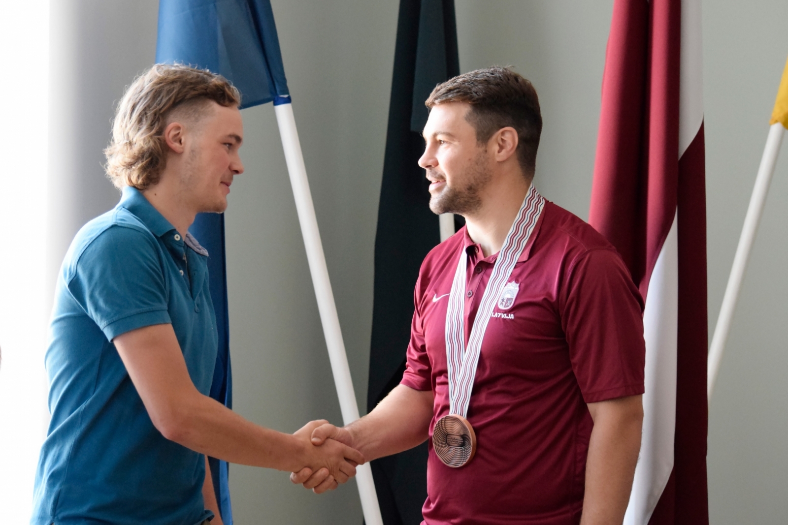 Preiļu novada domē viesojas Latvijas hokeja izlases kapteinis Kaspars Daugaviņš