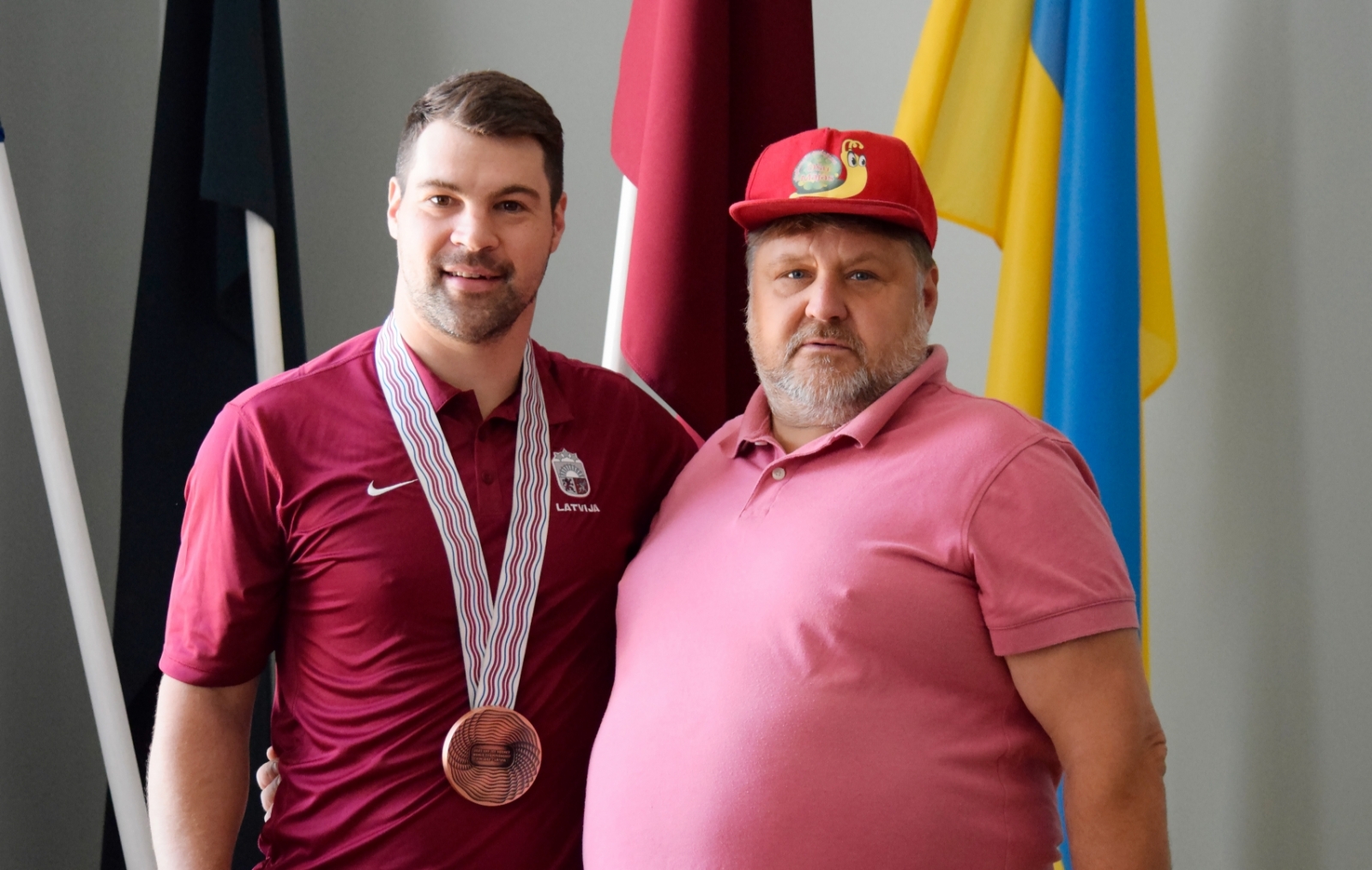 Preiļu novada domē viesojas Latvijas hokeja izlases kapteinis Kaspars Daugaviņš