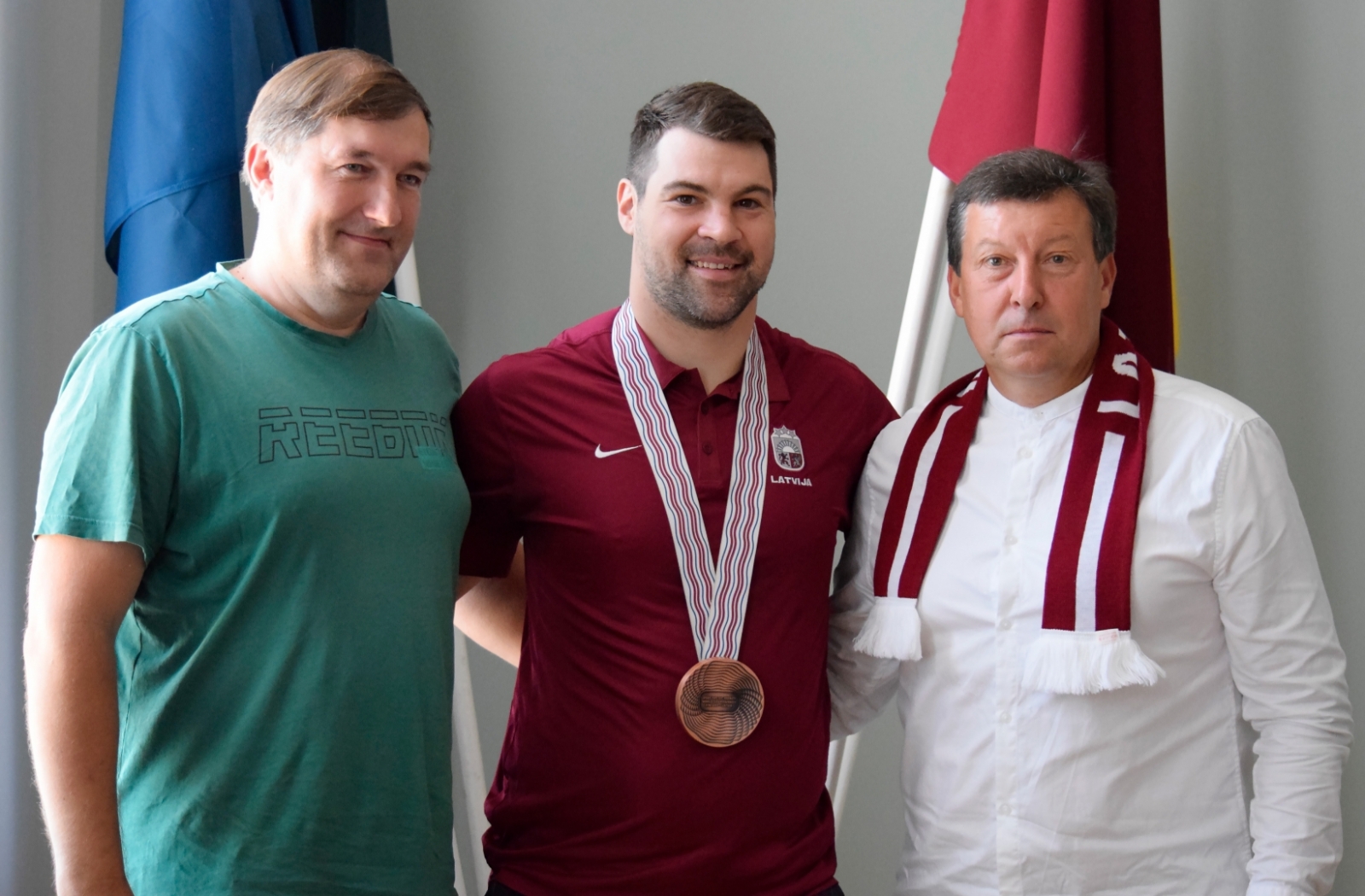 Preiļu novada domē viesojas Latvijas hokeja izlases kapteinis Kaspars Daugaviņš