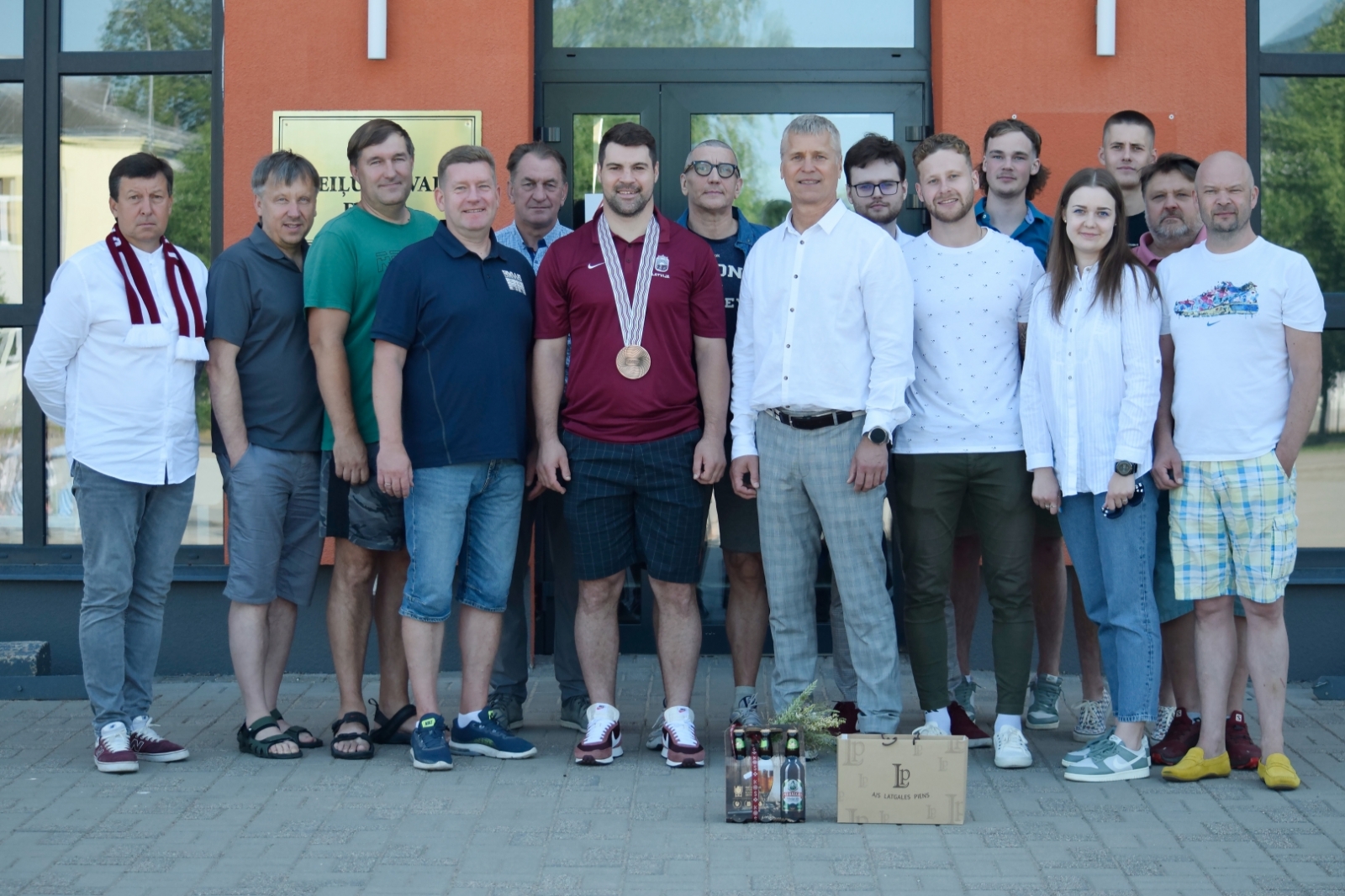 Preiļu novada domē viesojas Latvijas hokeja izlases kapteinis Kaspars Daugaviņš