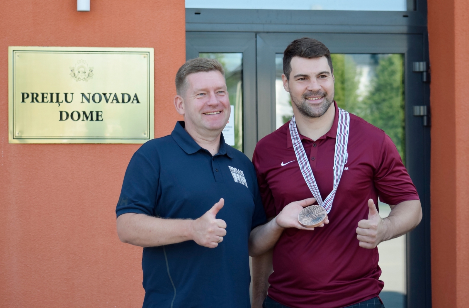Preiļu novada domē viesojas Latvijas hokeja izlases kapteinis Kaspars Daugaviņš