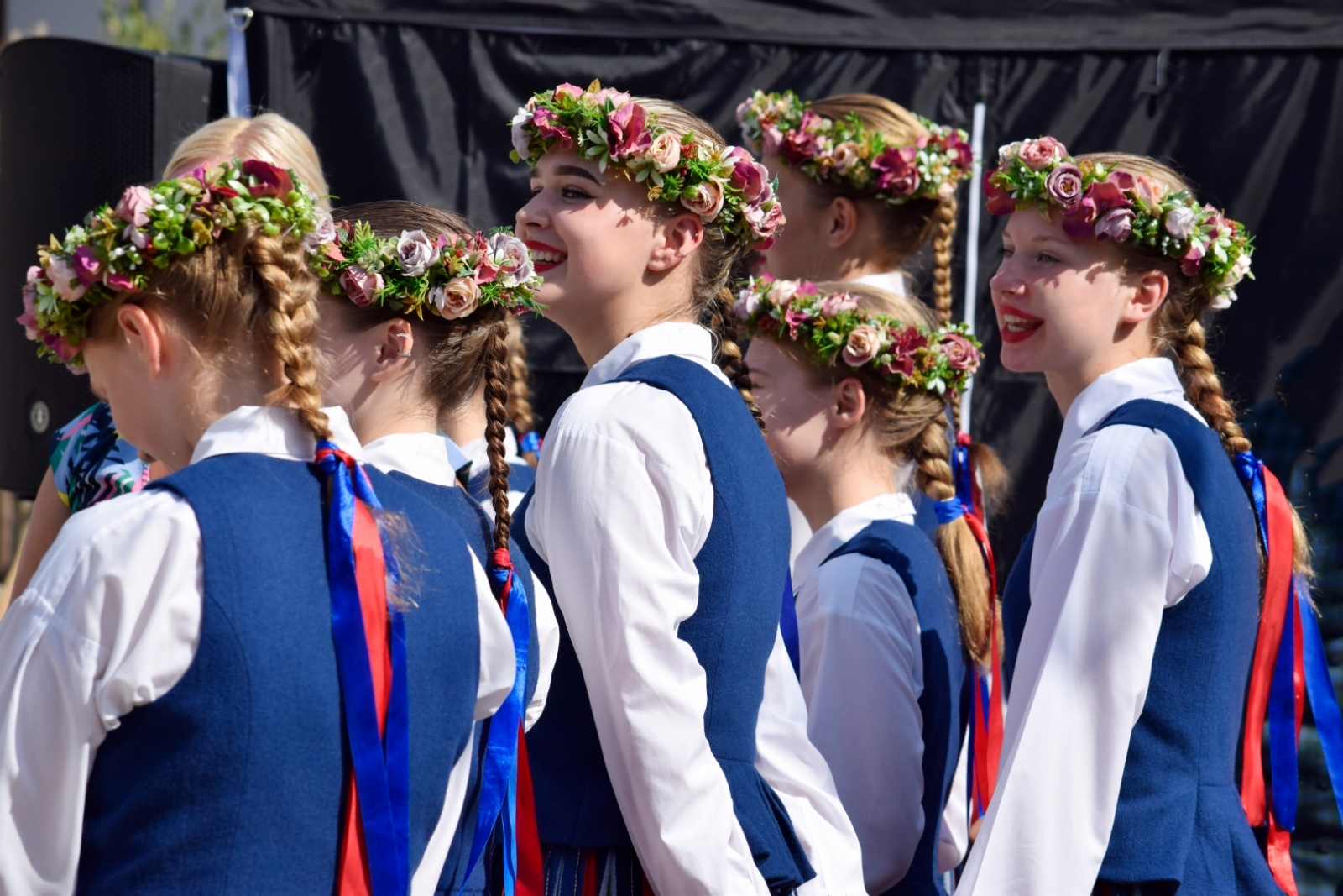 Svētku tirgus, brīvā skatuve un bērnu un jauniešu aktivitātes Svētku laukumā