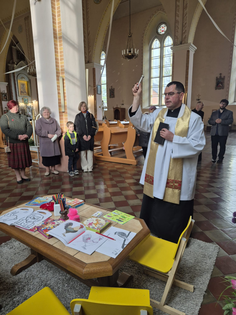 Īstenots mazo grantu projekts “Bērnu stūrīša iekārtošana Vidsmuižas Svētā Gara Romas katoļu baznīcā”