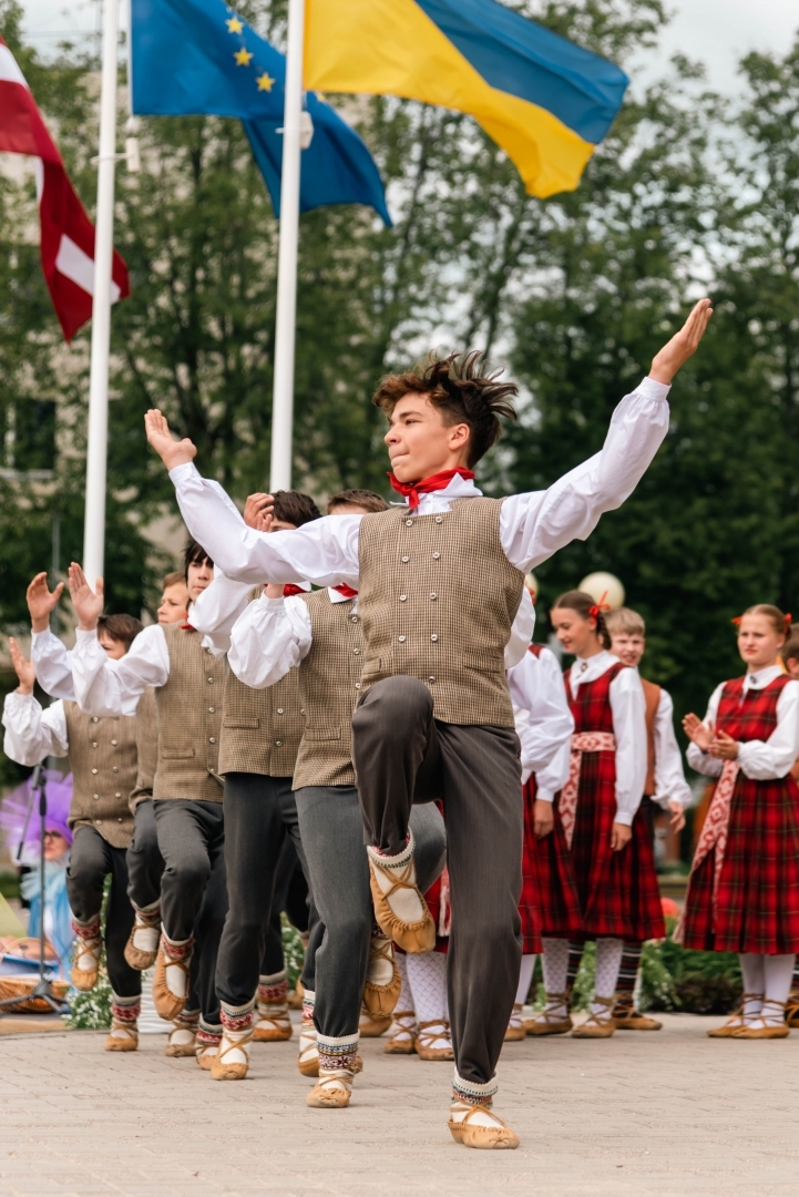 24. tautas deju festivāls “Latvju bērni danci veda” Preiļos un Jūrmalā