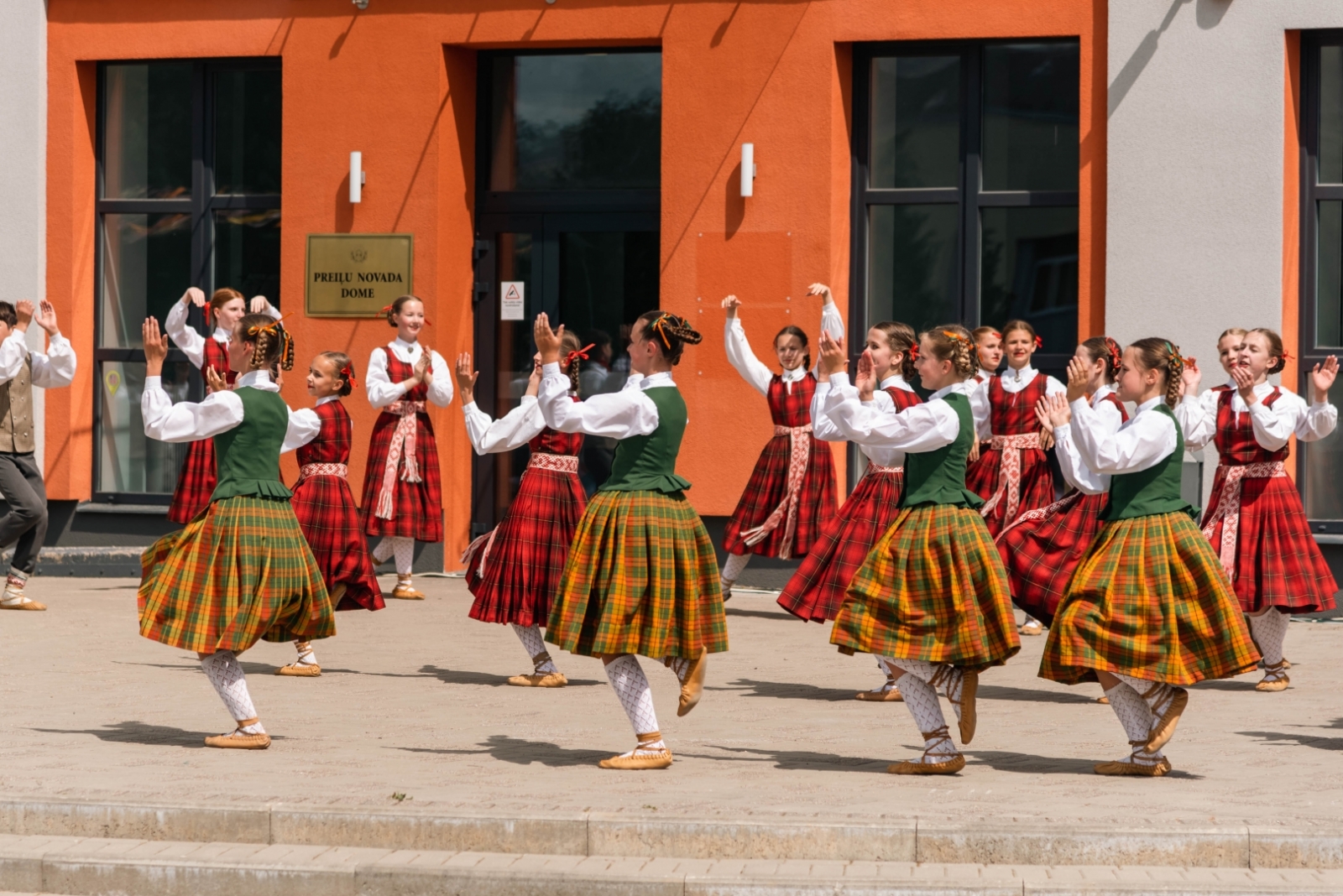 24. tautas deju festivāls “Latvju bērni danci veda” Preiļos un Jūrmalā