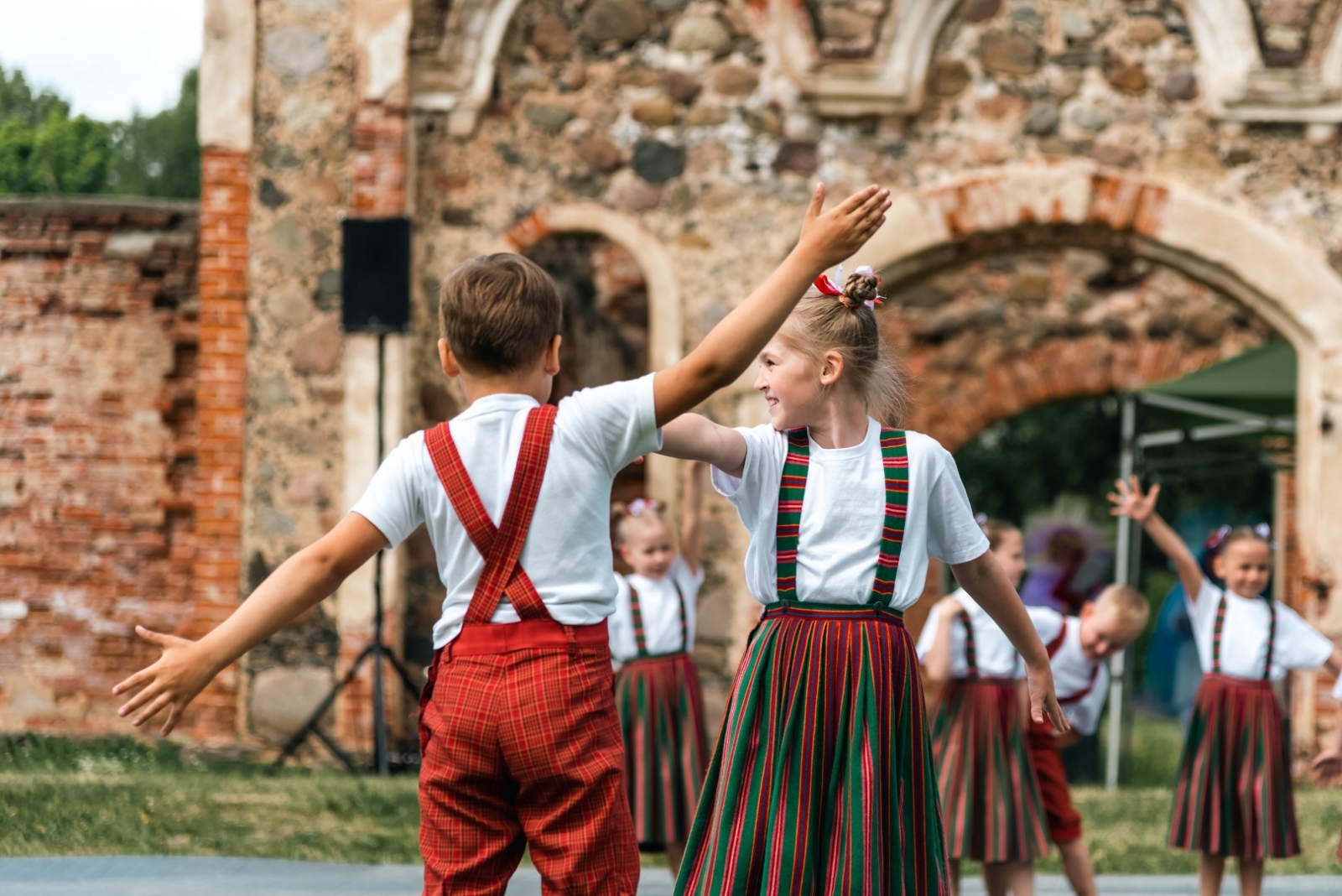 24. tautas deju festivāls “Latvju bērni danci veda” Preiļos un Jūrmalā