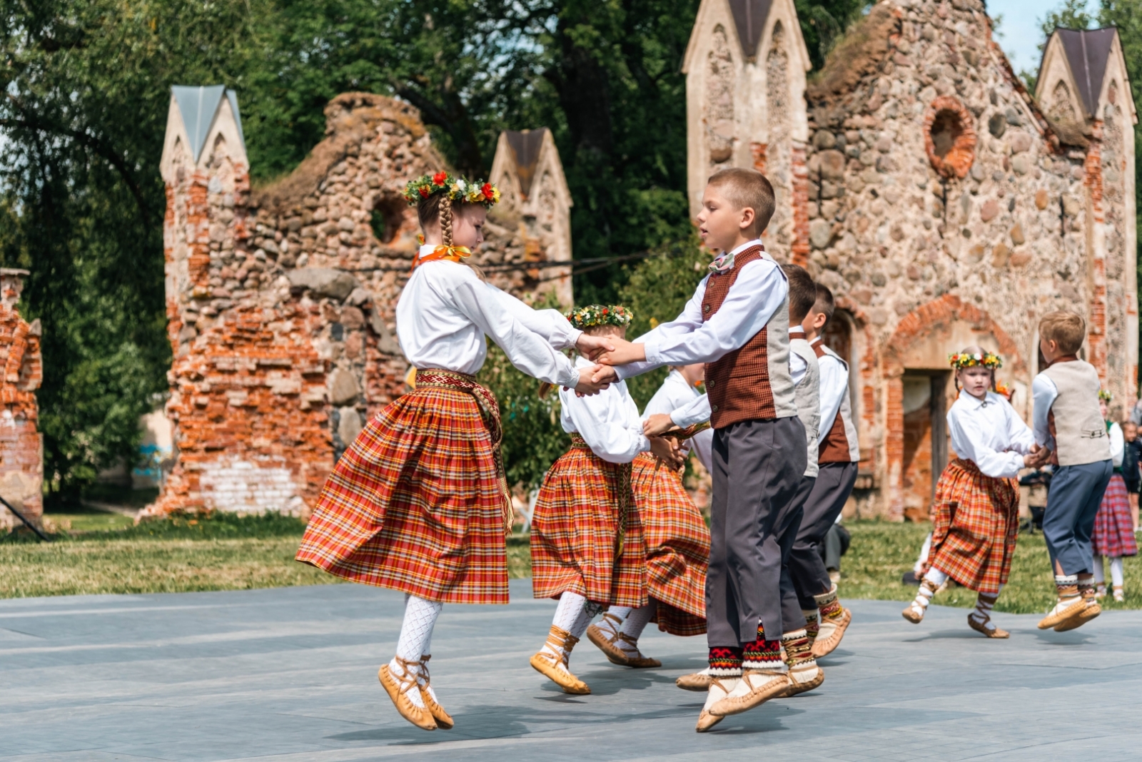 24. tautas deju festivāls “Latvju bērni danci veda” Preiļos un Jūrmalā