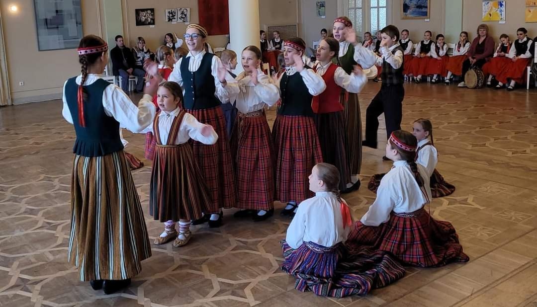 Pulkā eimu, pulkā teku 2024” konkursu fināli tradicionālajā dziedāšanā un dejošanā ir noslēgušies