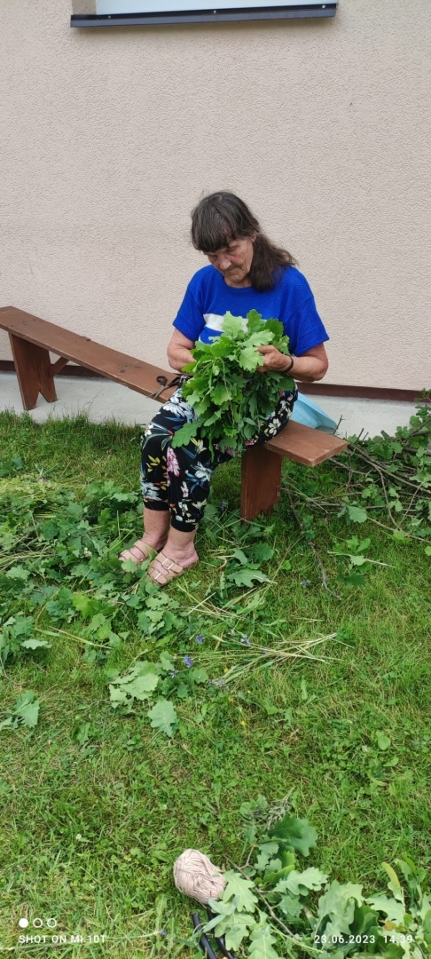 SAC "Vārkava" ielīgo, ieskandina un iepin vasaru vainagos.