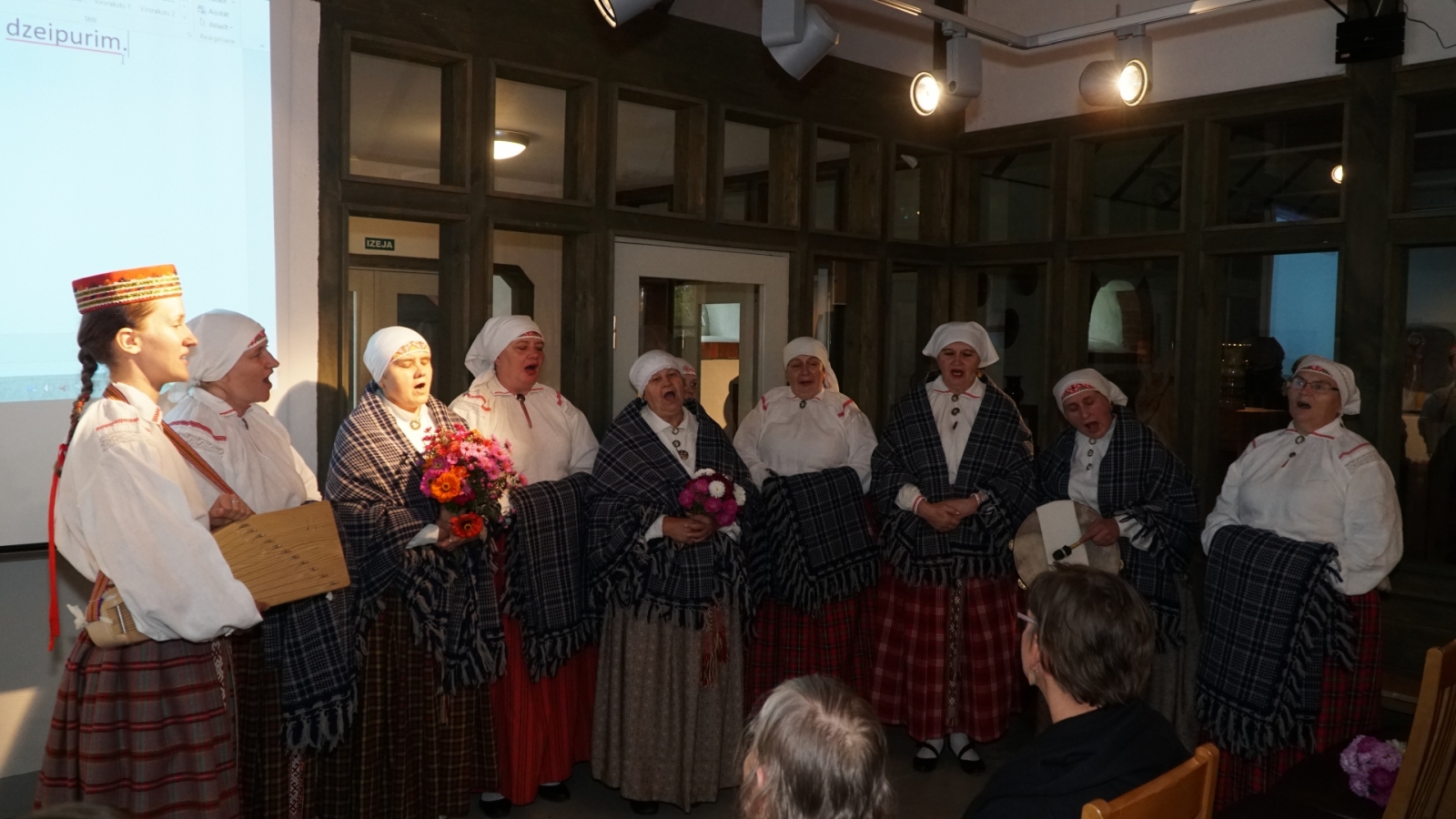 Jasmuižā aizvadīts pasākums “Sanāciet kāziņās!”