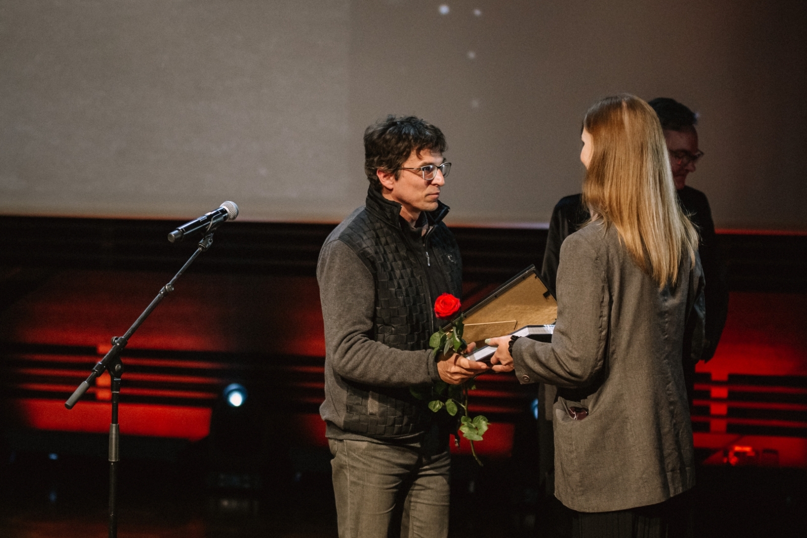 Latgales vēstniecībā GORS aizvadīta godalgas “Jāņa Gleizda balva fotogrāfijā 2024” pasniegšanas ceremonija
