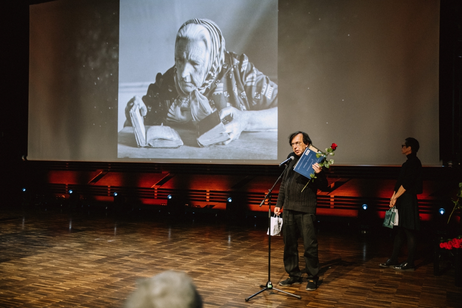Latgales vēstniecībā GORS aizvadīta godalgas “Jāņa Gleizda balva fotogrāfijā 2024” pasniegšanas ceremonija