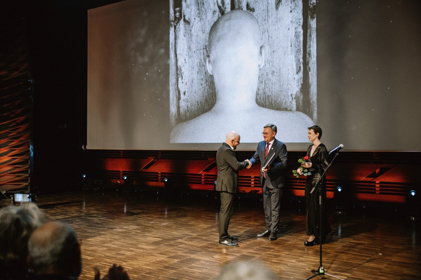 Latgales vēstniecībā GORS aizvadīta godalgas “Jāņa Gleizda balva fotogrāfijā 2024” pasniegšanas ceremonija