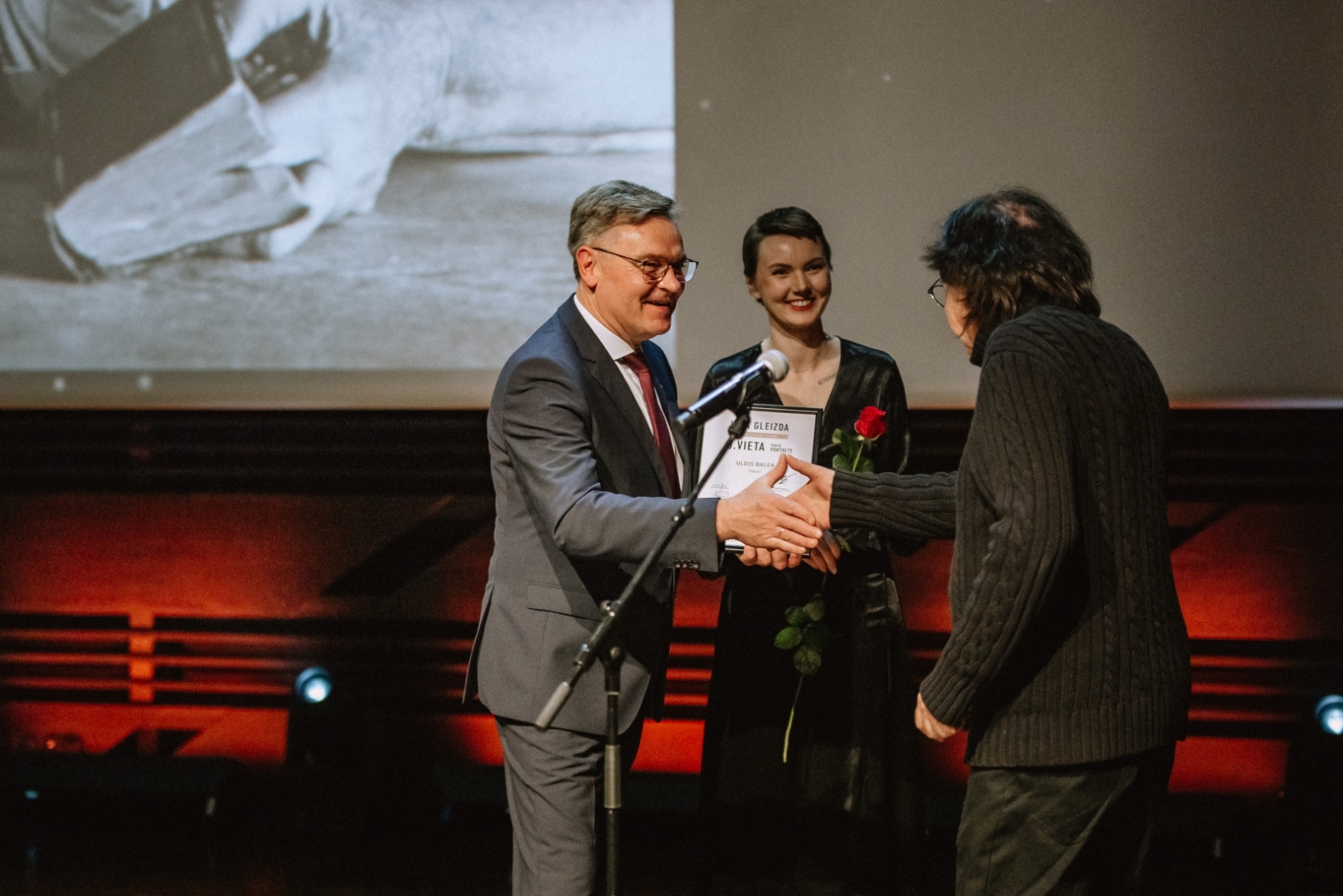 Latgales vēstniecībā GORS aizvadīta godalgas “Jāņa Gleizda balva fotogrāfijā 2024” pasniegšanas ceremonija