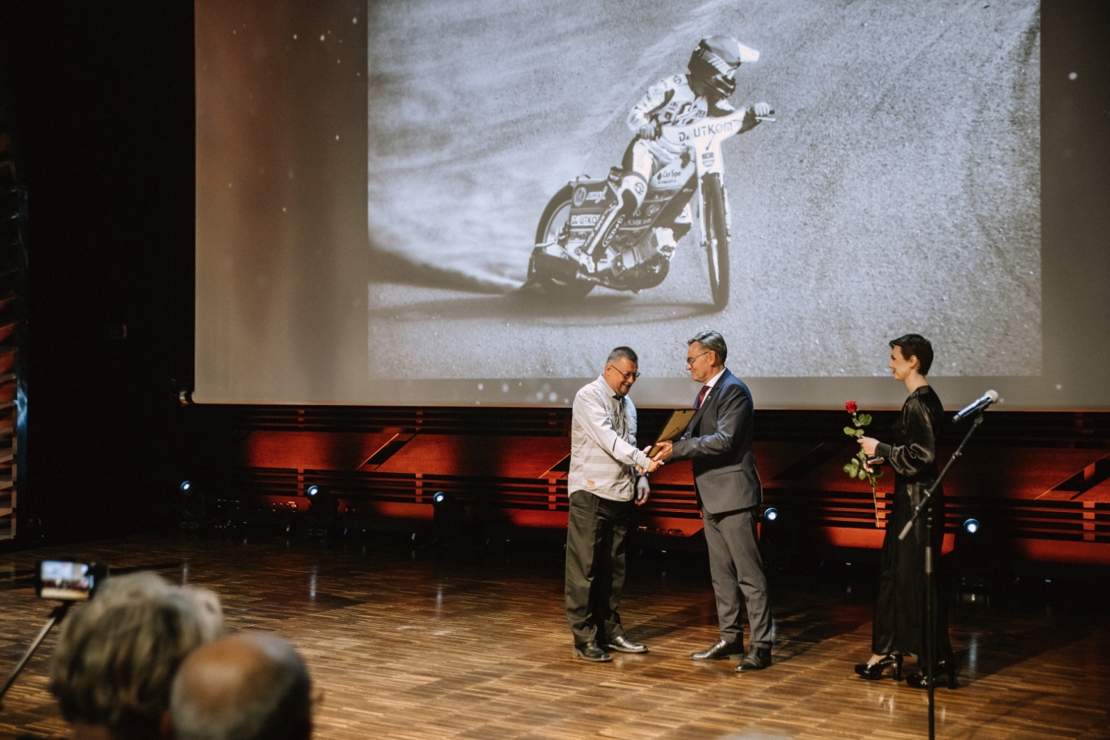 Latgales vēstniecībā GORS aizvadīta godalgas “Jāņa Gleizda balva fotogrāfijā 2024” pasniegšanas ceremonija