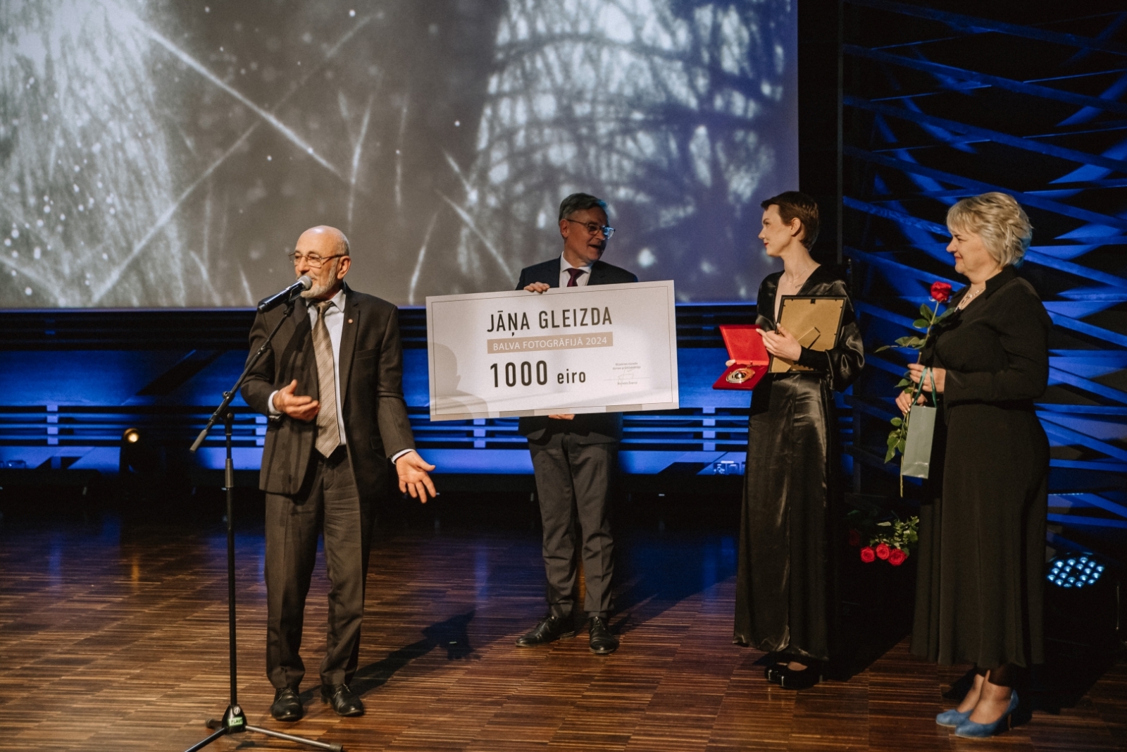 Latgales vēstniecībā GORS aizvadīta godalgas “Jāņa Gleizda balva fotogrāfijā 2024” pasniegšanas ceremonija