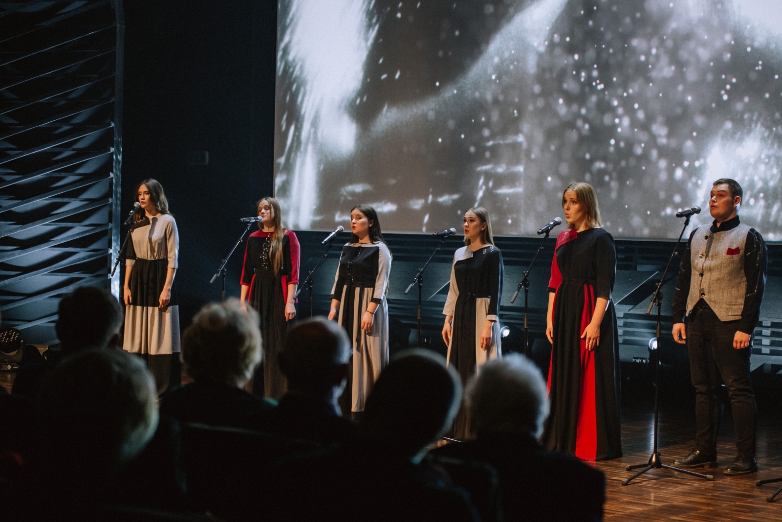 Latgales vēstniecībā GORS aizvadīta godalgas “Jāņa Gleizda balva fotogrāfijā 2024” pasniegšanas ceremonija