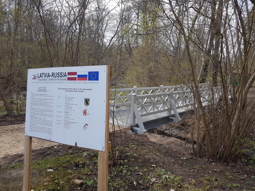 Preiļu parkā divi jauni tiltiņi