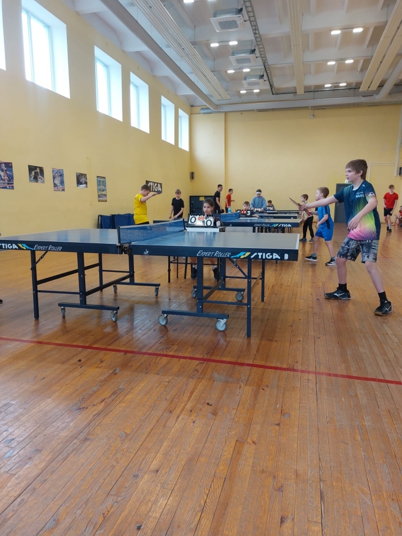 Aizvadītas skolu sacensības galda tenisā