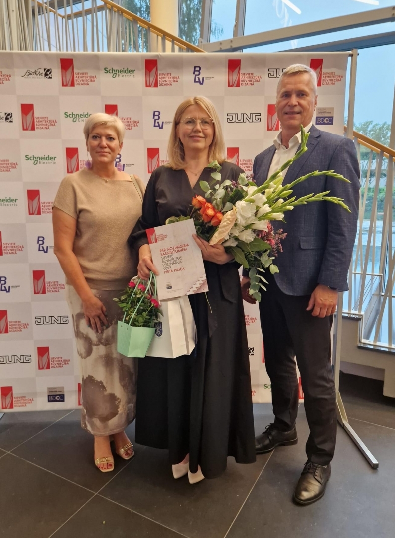 Pašvaldības Attīstības, investīciju un inženiertehniskās daļas vadītāja Iveta Piziča ieguvusi apbalvojumu par nozīmīgiem sasniegumiem būvniecības veicināšanā