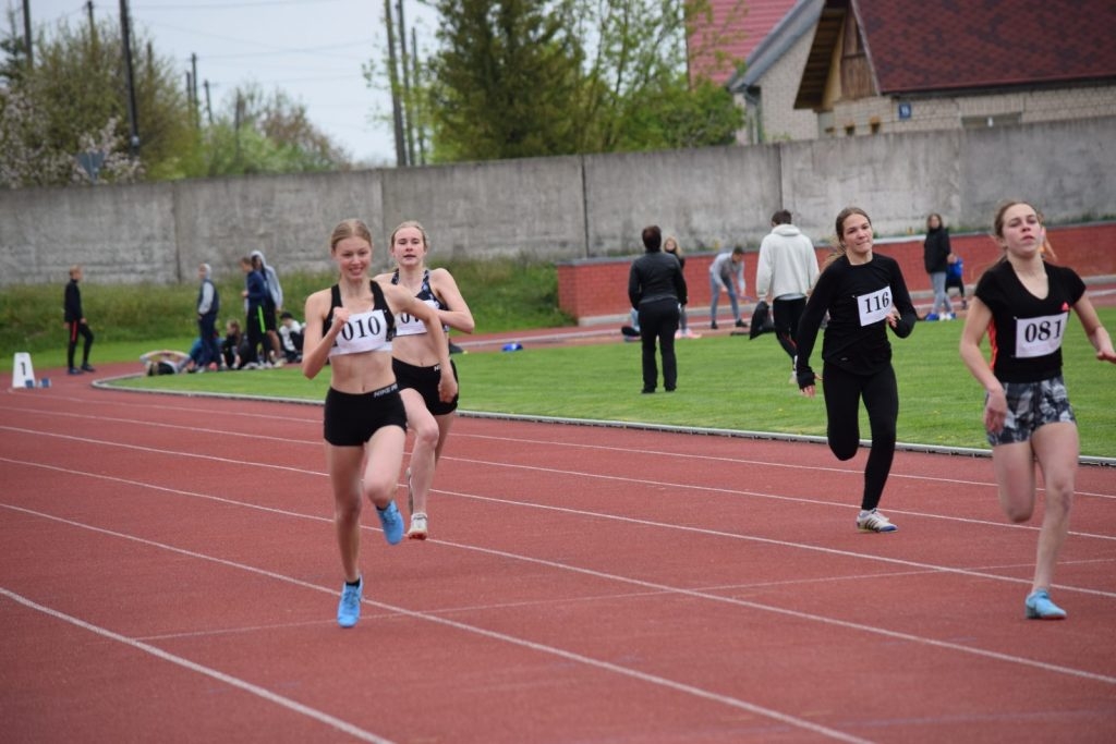 2019-05-14-latgales-regiona-skolu-sacensibas-vielatletika-14-05-2019-rezekne_viktorija-052-1024x683.jpg