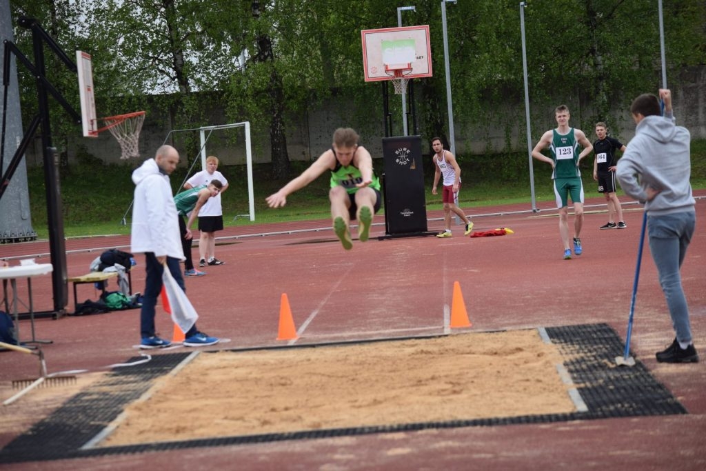 2019-05-14-latgales-regiona-skolu-sacensibas-vielatletika-14-05-2019-rezekne_viktorija-088-1024x683.jpg