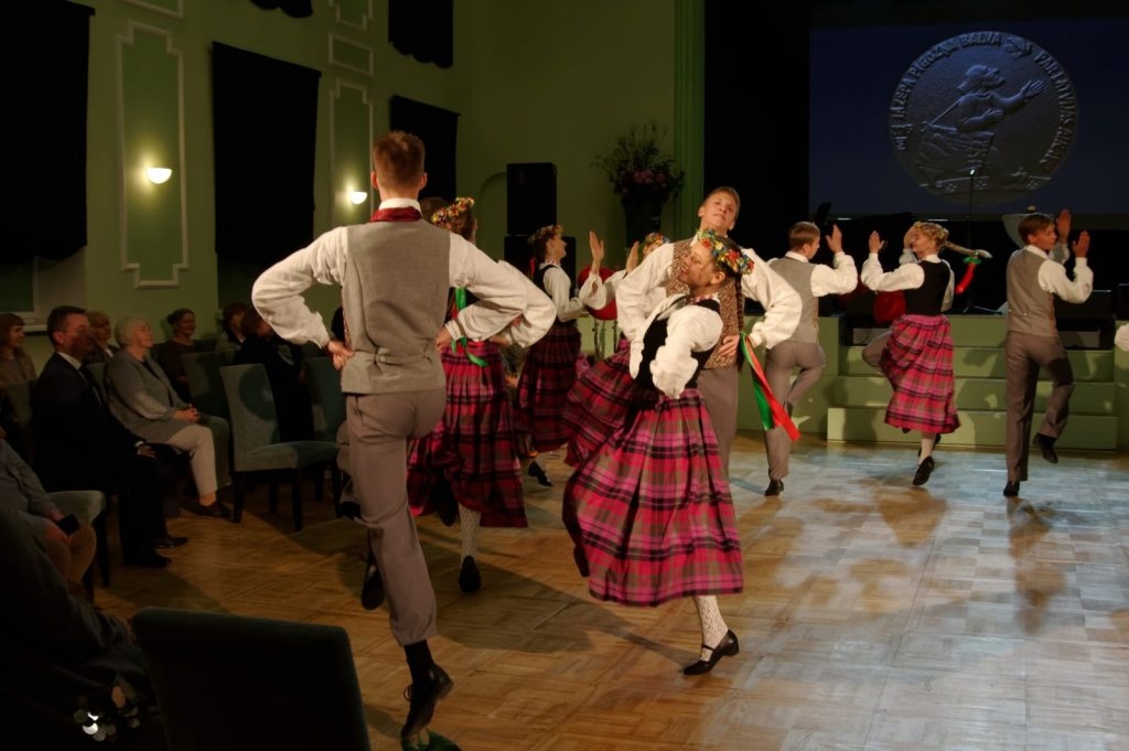 6-jazepa-pigozna-gada-balvas-ainavu-gleznieciba-pasniegsanas-ceremonija-foto-gunars-vilcans-044-1024x681.jpg