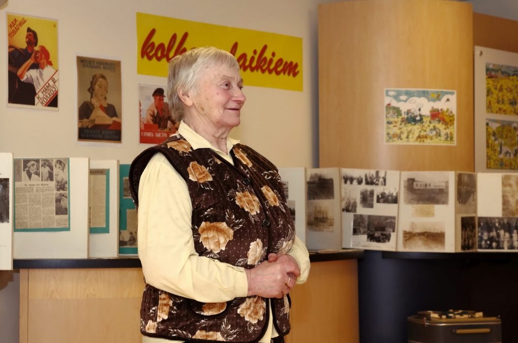 ar-smaidu-par-kolhozu-laikiem-preilu-galvenaja-biblioteka-foto-gunars-vilcans-023-1024x678.jpg