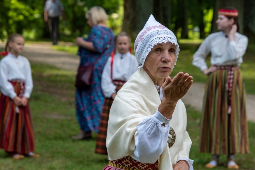 dziesmu-un-deju-cels-saulesvija-izvijas-cauri-preilu-novadam-19-julija-foto-ieva-babre-085-1024x682.jpg